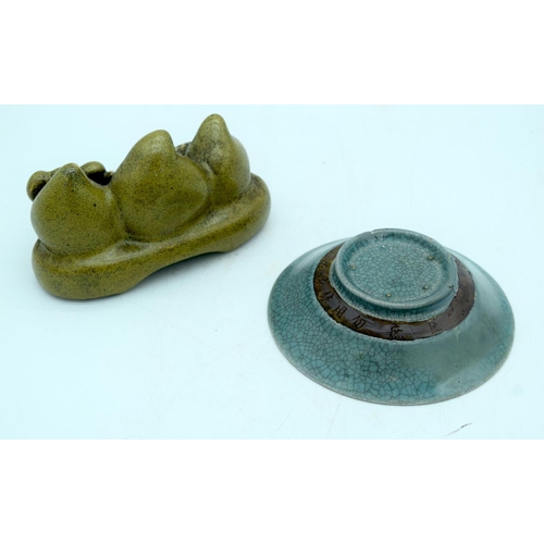 2599 - A small green glazed fruit pod brush rest together with a crackle glazed dish 15 x 18cm.