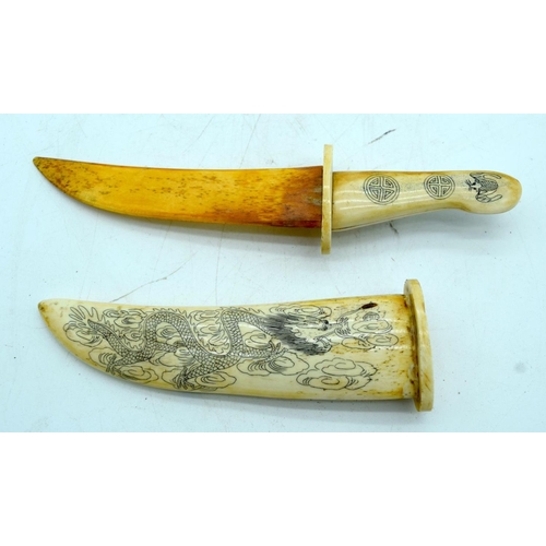 2601 - A small Chinese Ivory knife carved with a Peacock and Bats. 26 cm (2)