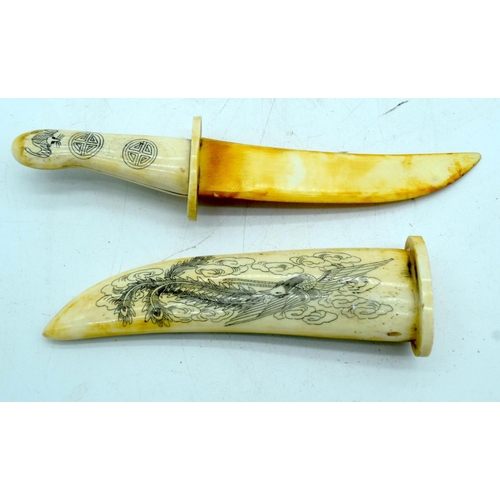 2601 - A small Chinese Ivory knife carved with a Peacock and Bats. 26 cm (2)