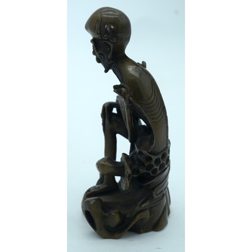 2626 - A Chinese bronze statue of a elderly Chinese man 22cm.