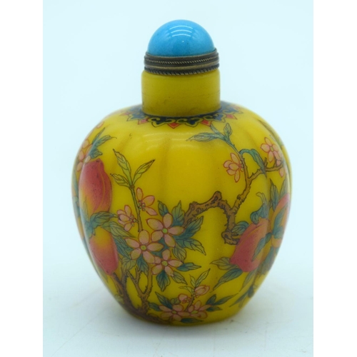 2628 - A Chinese snuff bottle decorated with peaches . 8cm.