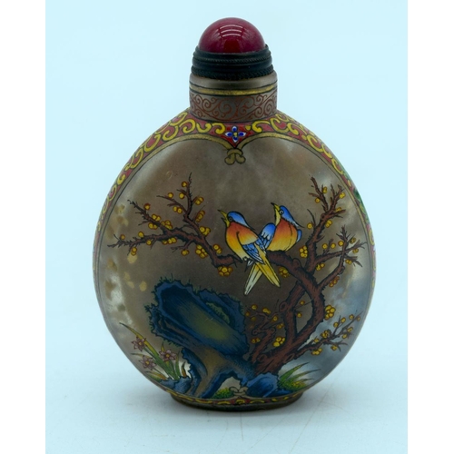 2630 - A Chinese glass snuff bottle decorated with birds and foliage . 8cm.