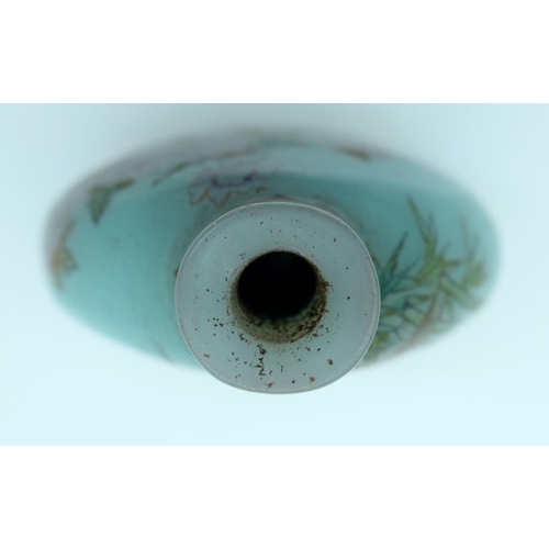 2633 - A Chinese snuff bottle decorated with birds and foliage. 8.5 cm.