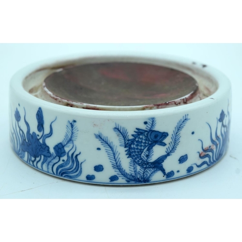 2634 - A Chinese blue and white  palette dish 14.5cm .