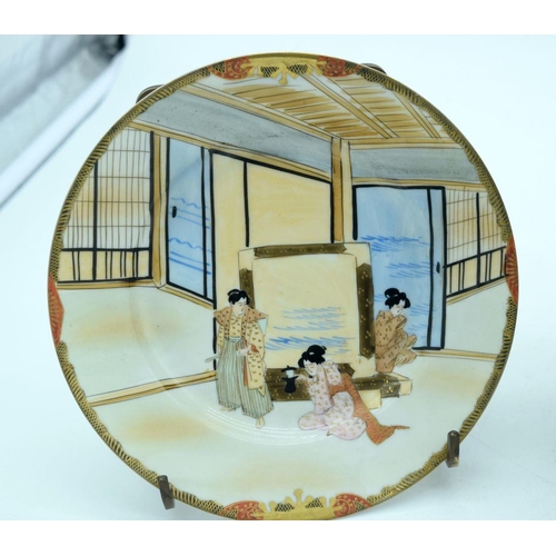 2635 - Two Japanese  plates together with a ceramic hand painted vase decorated with birds 18cm (3).