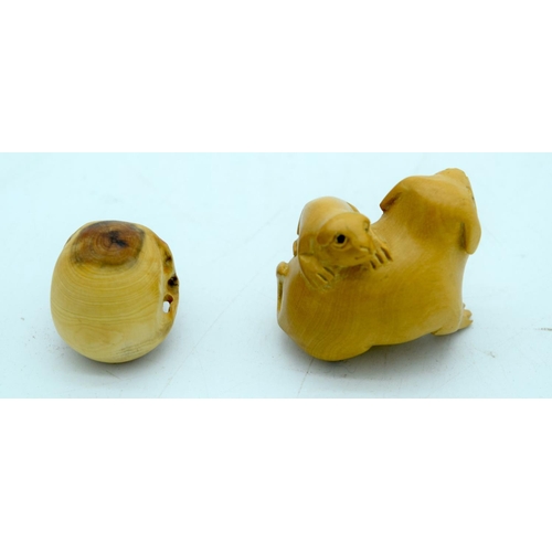 2658 - A carved wooden Netsuke inn the form of a dog and a carved wooden skull 4cm (2)