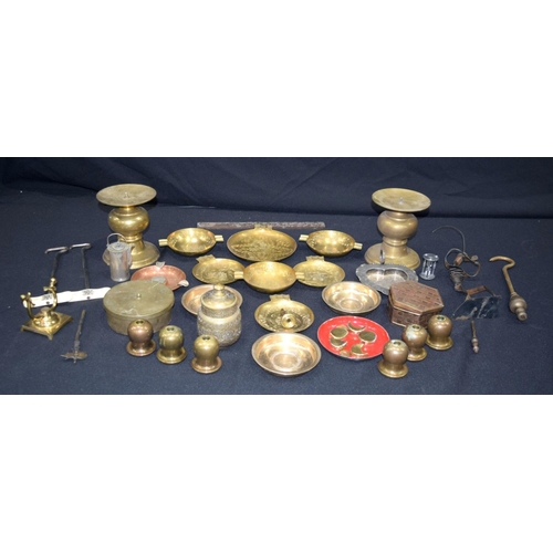 2664 - A collection of brass, bronze and metal items , candle holders, boxes, dishes light fittings etc (Qt... 