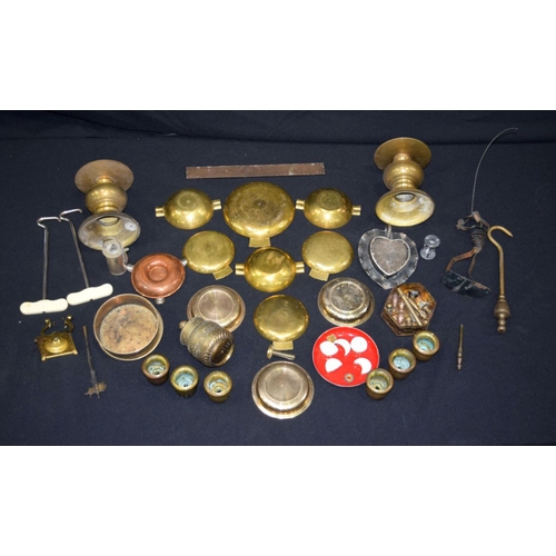 2664 - A collection of brass, bronze and metal items , candle holders, boxes, dishes light fittings etc (Qt... 