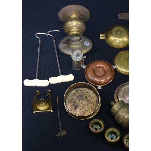 2664 - A collection of brass, bronze and metal items , candle holders, boxes, dishes light fittings etc (Qt... 