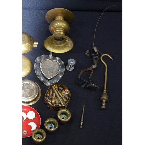 2664 - A collection of brass, bronze and metal items , candle holders, boxes, dishes light fittings etc (Qt... 