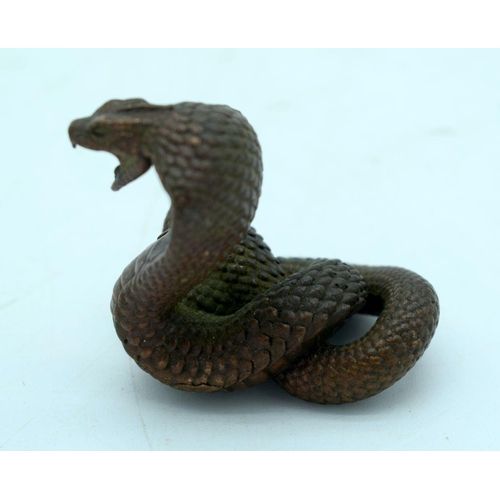 2683 - A Japanese bronze figure of a Cobra 5 cm.