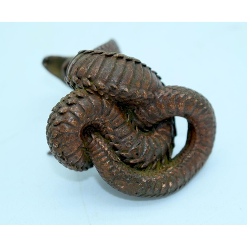 2683 - A Japanese bronze figure of a Cobra 5 cm.