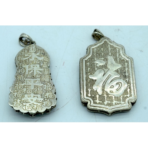 2696 - Two Chinese white metal pendants with a dragon and a warrior. 7Cm (2)