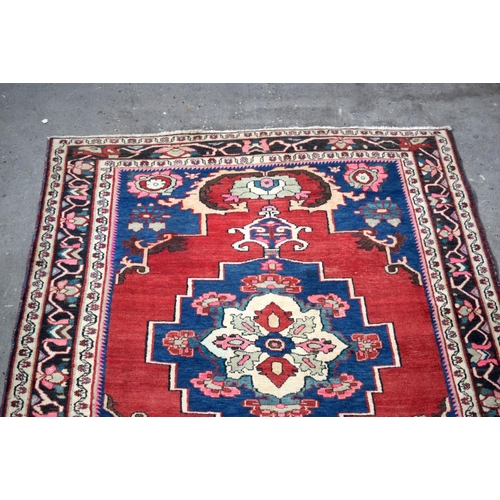 2716 - A Persian rug 206 x 160cm .