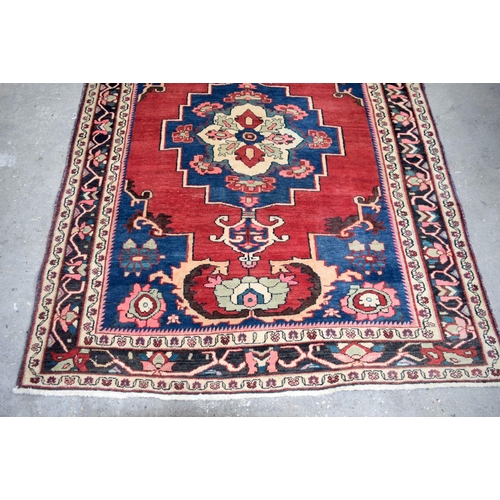 2716 - A Persian rug 206 x 160cm .