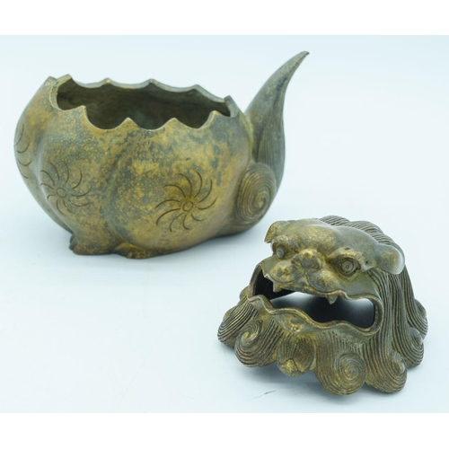 2758 - A Chinese bronze lidded censer in the form of a beast 17 x 17cm (2).