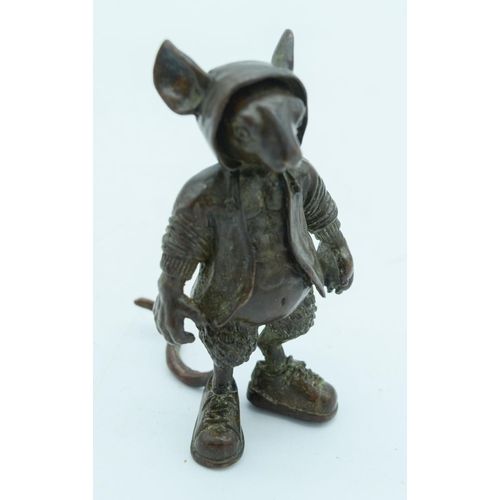 2762 - A Japanese bronze figure of a rat  8cm.