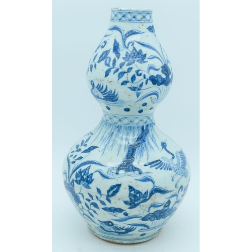 2782 - A Chinese Blue and white Double Gourd vase decorated with Phoenix and birds (34)