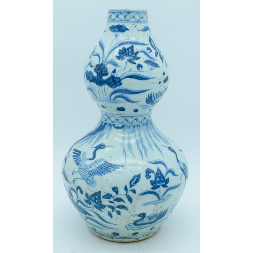 2782 - A Chinese Blue and white Double Gourd vase decorated with Phoenix and birds (34)