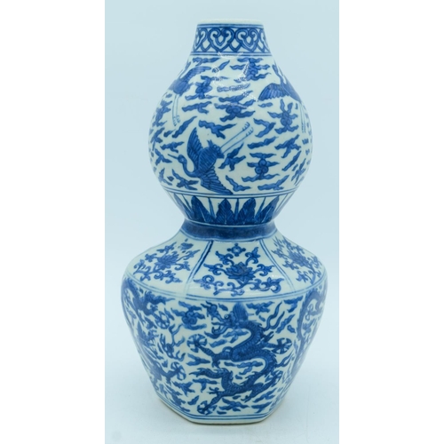 2783 - A Chinese Krack blue and white porcelain Double Gourd vase .