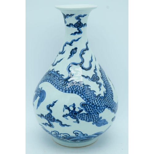 2815 - A Chinese blue and white Yuhuchunping vase decorated with dragons  32cm.