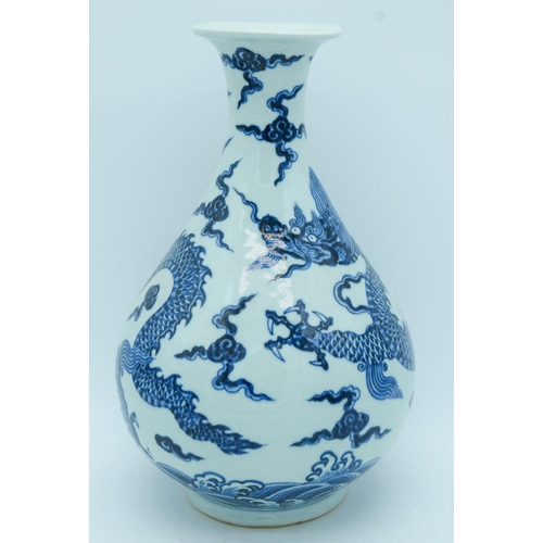 2815 - A Chinese blue and white Yuhuchunping vase decorated with dragons  32cm.