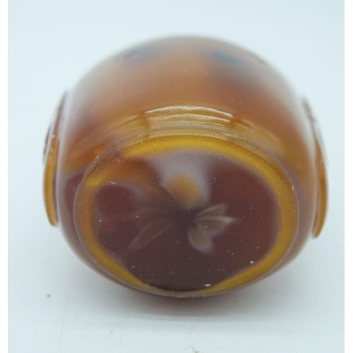 2823 - An carved agate snuff bottle with stopper 9cm.