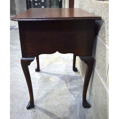 2860 - An 18th Century Oak Low boy 3 drawer cabinet 77 x 53 x 72 cm.