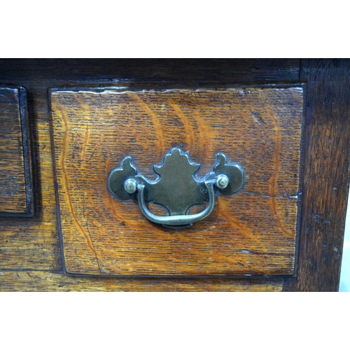 2860 - An 18th Century Oak Low boy 3 drawer cabinet 77 x 53 x 72 cm.