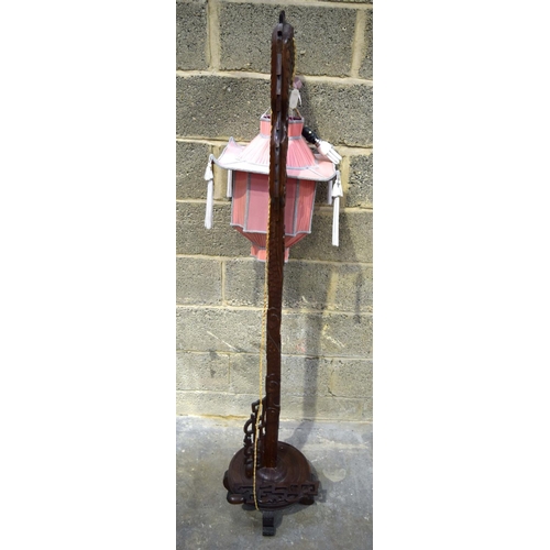 2869 - A hardwood oriental lamp stand in the shape of a dragon 164 cm.