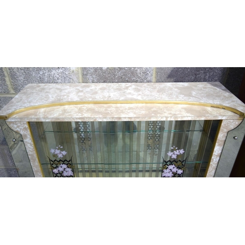 2870 - A retro glass fronted two shelf display cabinet 98 x 30 x 119 cm.