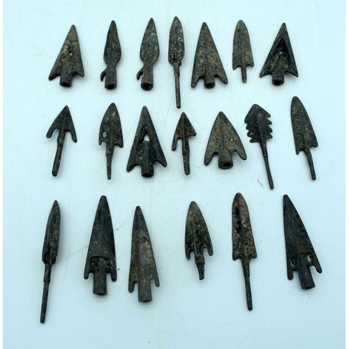 2903 - A collection of Chinese bronze arrow heads 7cm.