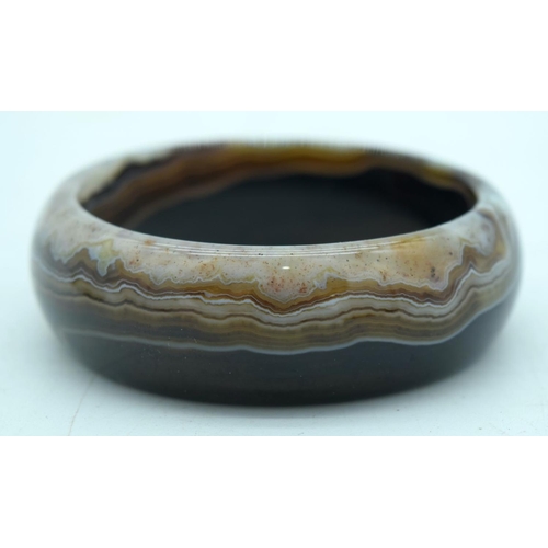 2905 - An Agate bracelet together with a carved hardstone pendant and a piece of carved jade 7cm (3)