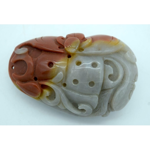 2905 - An Agate bracelet together with a carved hardstone pendant and a piece of carved jade 7cm (3)