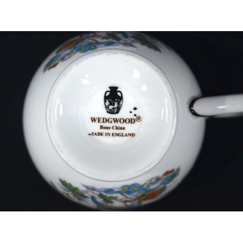 2909 - A Wedgwood bone china Tea set (26).