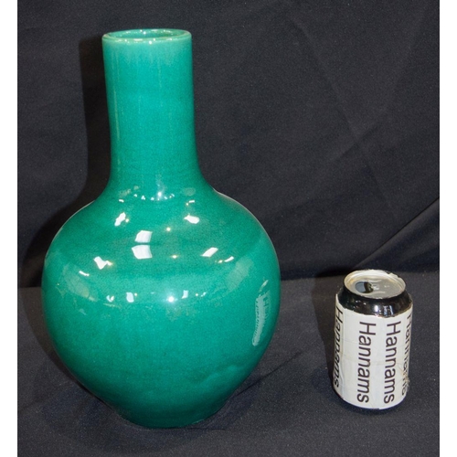 2980 - A Chinese green glaze vase 33 cm.