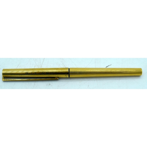 2929 - A Dupont ball point pen 925 Silver gilt .13.5 cm.