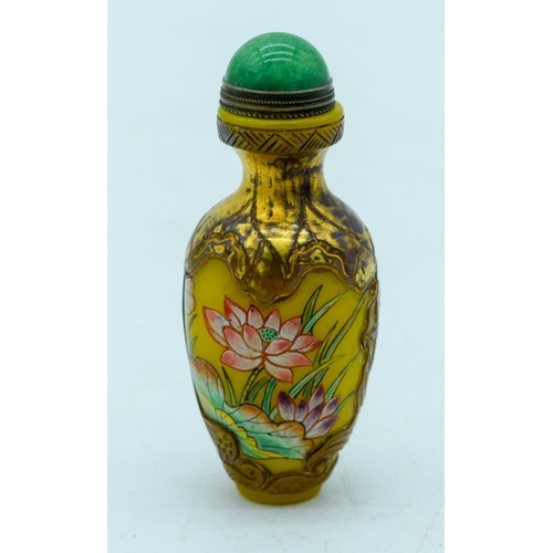 2962 - Chinese Peking glass snuff bottle decorated with gilt 8.5cm.