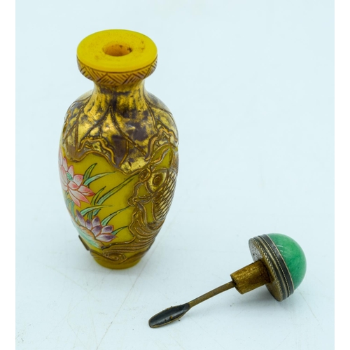 2962 - Chinese Peking glass snuff bottle decorated with gilt 8.5cm.