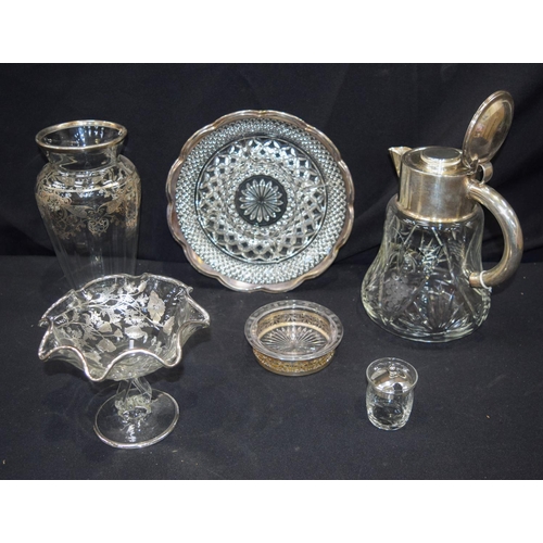 2977 - A collection of Glass items including vases, jugs,   bowls, bob bon dish etc 27 cm (7).