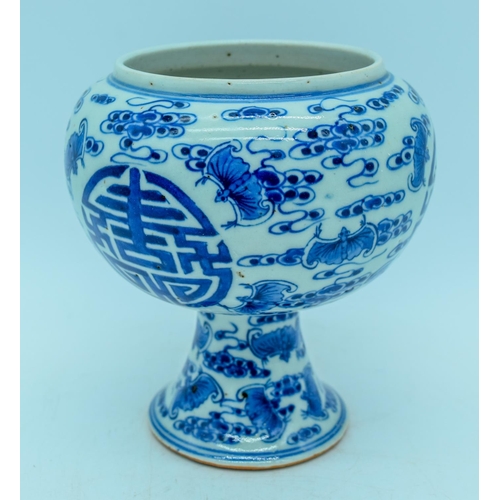 2989 - A Chinese blue and white stem cup decorated with bats 15cm.