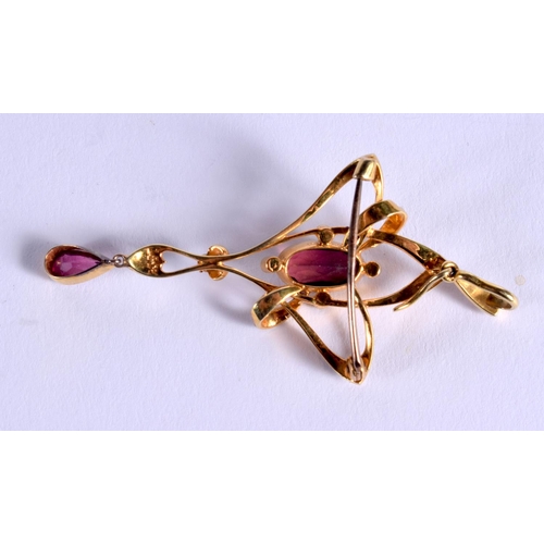 896 - AN ART NOUVEAU 15CT GOLD PEARL GARNET BROOCH. 5 grams. 4 cm x 3 cm.