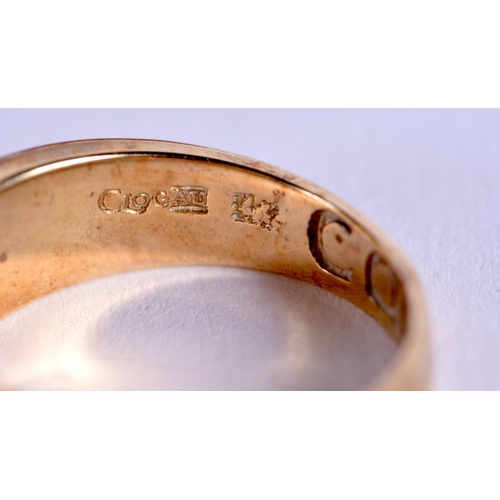 907 - A 9CT GOLD CARIAD CLOGAU RING. P. 5 grams.