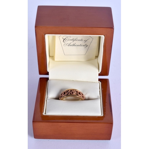 907 - A 9CT GOLD CARIAD CLOGAU RING. P. 5 grams.