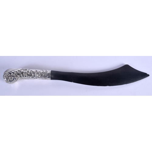 771 - A VICTORIAN SILVER HANDLED PERSIAN SCIMITAR PAGE TURNER. 40 cm long.