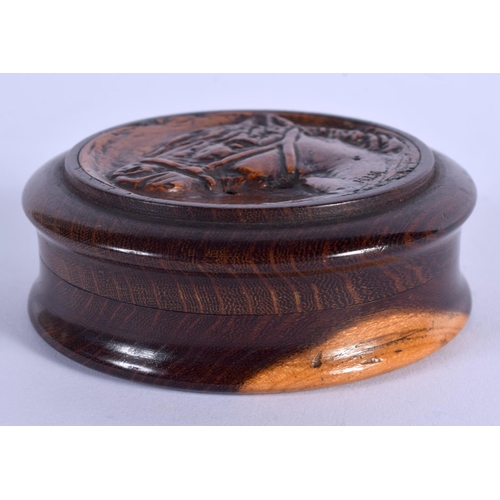 946 - AN ANTIQUE TREEN HORSE HEAD EQUESTRIAN SNUFF BOX. 7.5 cm diameter.