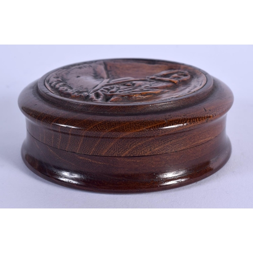 946 - AN ANTIQUE TREEN HORSE HEAD EQUESTRIAN SNUFF BOX. 7.5 cm diameter.