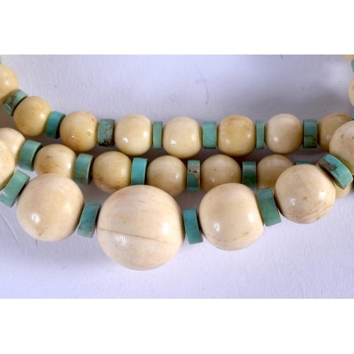 969 - AN ANTIQUE IVORY AND TURQUOISE NECKLACE.  70 cm long.