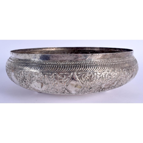 796 - A 19TH CENTURY MIDDLE EASTERN ISLAMIC SILVER BOWL. 320 grams. 25 cm diameter.