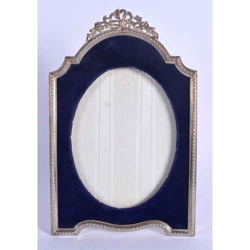 800 - A 1980S ENGLISH SILVER PHOTOGRAPH FRAME. Sheffield 1989. 23 cm x 15 cm. 408 grams.